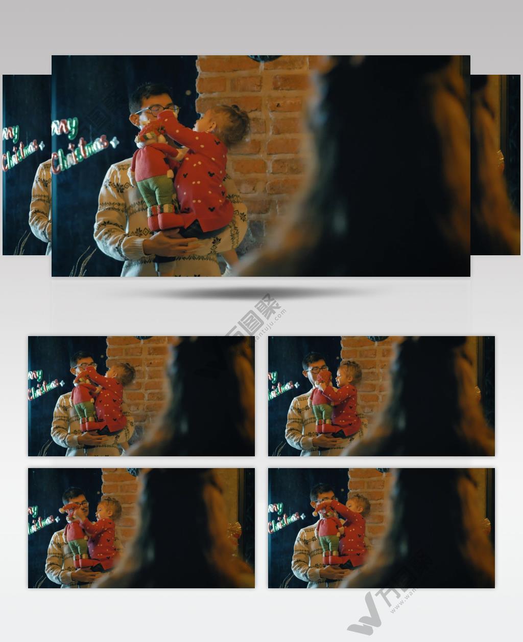 父母抱着孩子过圣诞节