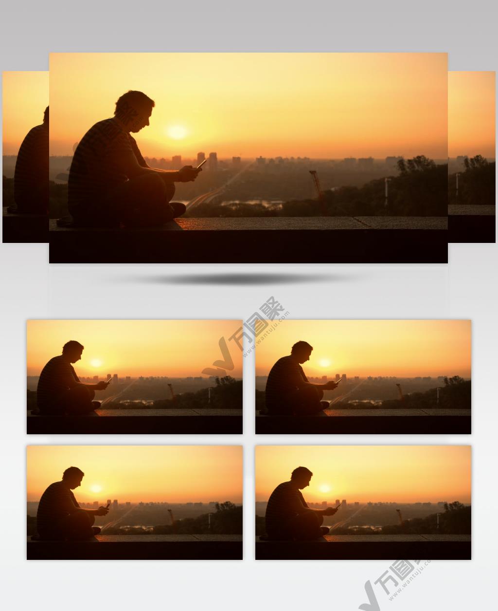 一名男子坐在房顶上，用手机发送信息