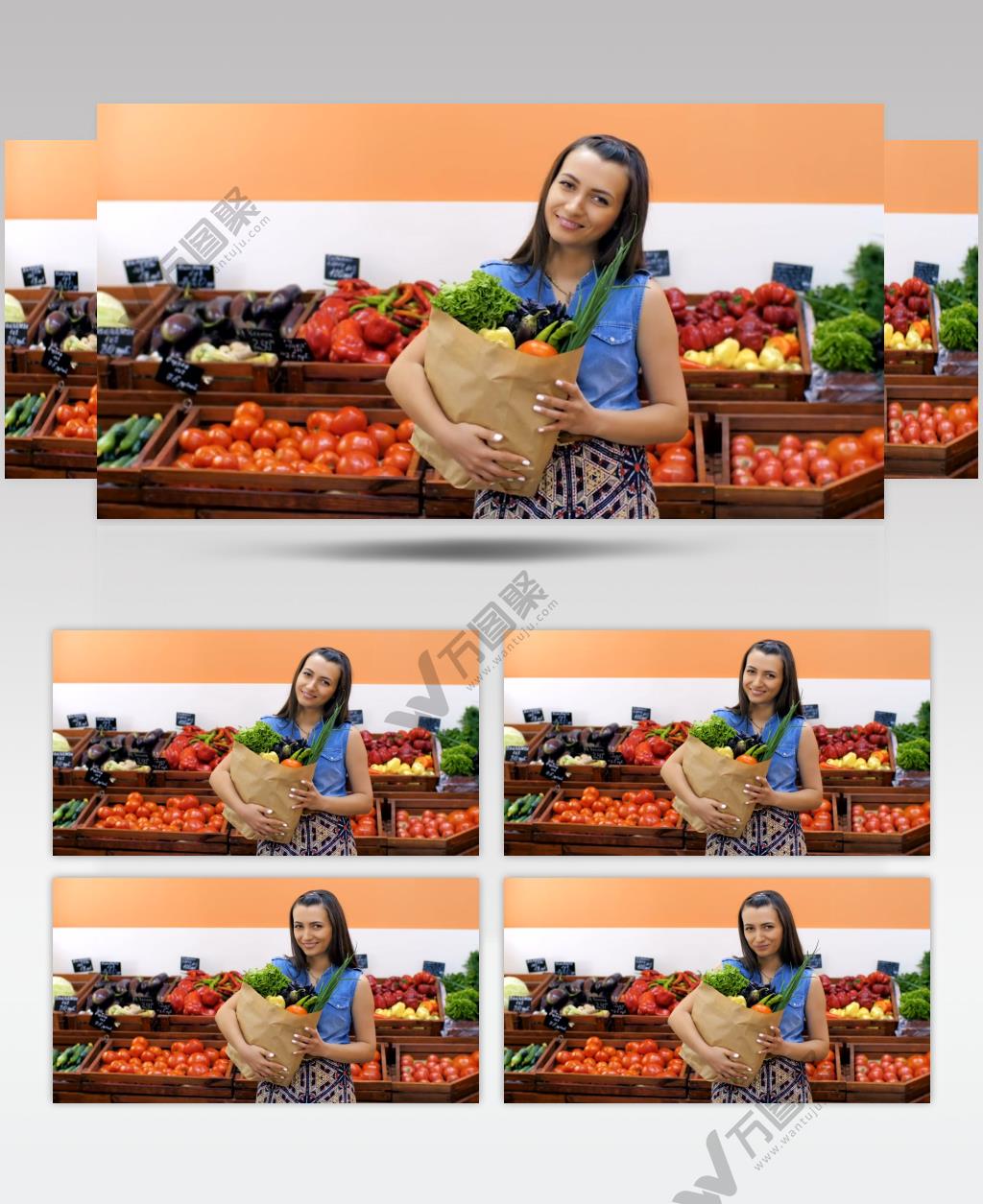 在超市里购买蔬菜的女人