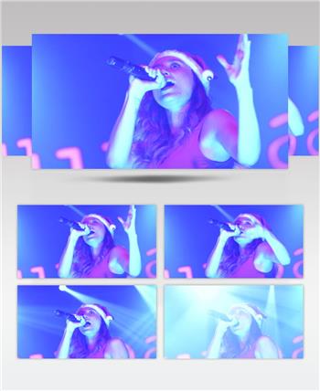 戴着圣诞帽，一手拿着麦克风的舞台上的歌手