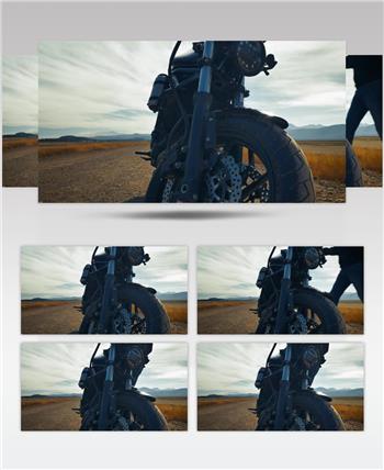 旅游爱好者骑着停在沙漠中的摩托车