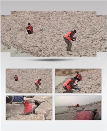 水库人员刷水位警戒线刷漆