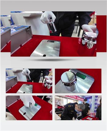 工商局用砝码验秤公平秤诚信经营