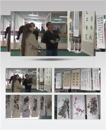 书画展市民观看欣赏