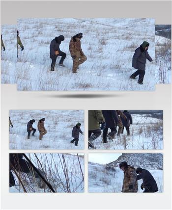 科考人员雪地里艰难行走雪灾救援