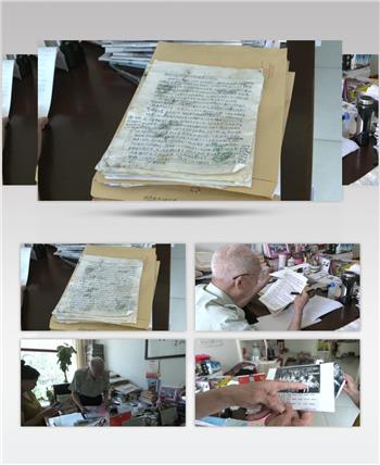 老兵老红军在家里整理书籍看照片