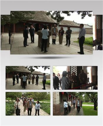 外国游客参观古建筑博物馆