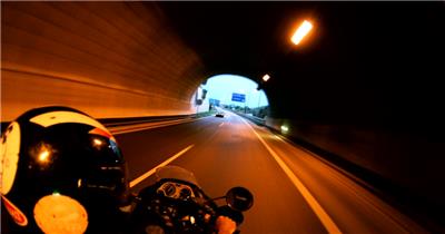 延时摄影摩托车穿越隧道