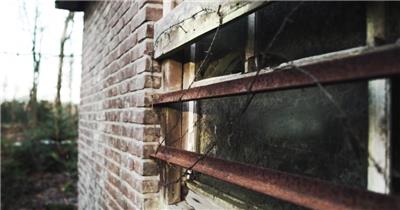 旧砖瓦房的破窗实拍视频