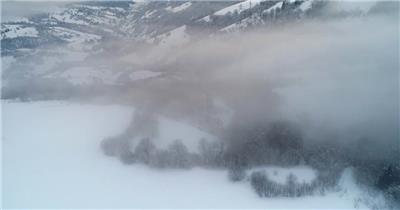 航拍冬季冻雾雪山景观实拍视频