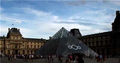 延时摄影巴黎卢浮宫博物馆的玻璃金字塔