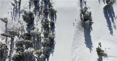航拍北欧雪山上的滑雪运动