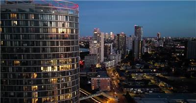 [4K]夜间无人机航拍伦敦斯特拉特福德摩天大楼