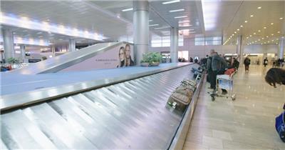机场行李托盘行李传送带托运运输视频素材
