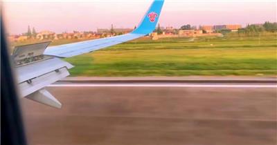 中国南航 飞机降落 过程 机翼 窗外视角 视频素材