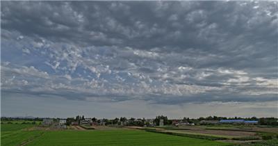 云层笼罩乡村稻田24