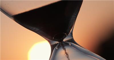 沙漏夕阳时光飞逝实拍