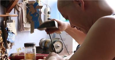 传统文化手工木头雕刻工艺品视频素材