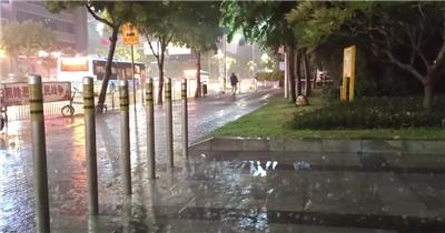 4K实拍城市下雨夜景雨景街景视频素材