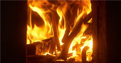 干柴烈火木炭燃烧火焰炉灶加柴