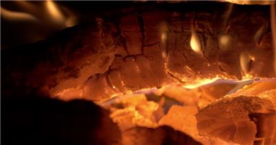 燃烧的木炭木柴火焰火堆篝火