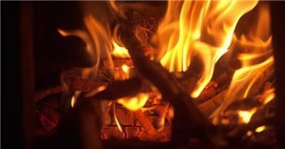 燃烧的木柴火焰篝火升格慢动作