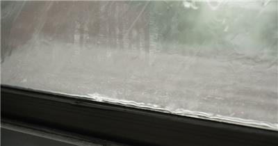 窗户窗外下雨电闪雷鸣倾盆大雨台风