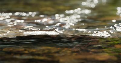 清澈山泉水小溪潺潺流水温泉