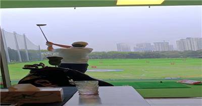 高尔夫球姿势示范表演