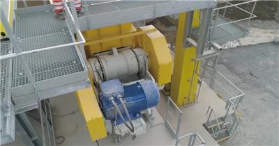 实拍采石场工程机械碎石加工高清视频素材