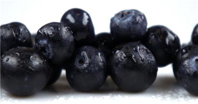 新鲜水果蓝莓摆放排列移动特写镜头