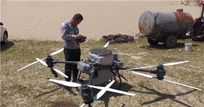 无人机撒草籽治沙