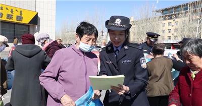 市场监督管理局开展街头宣传活动