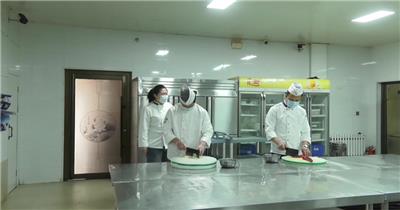 酒店透明厨房厨师做菜干净卫生