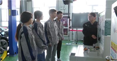 汽修专业老师讲解汽车构造汽车电路