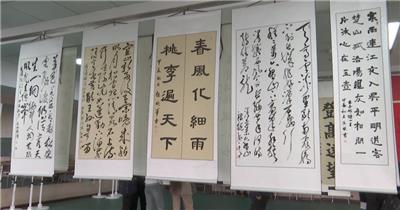 书画展市民观看欣赏